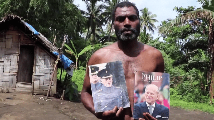 Integrante do "movimento príncipe Philip", em Vanuatu - Reprodução/YouTube