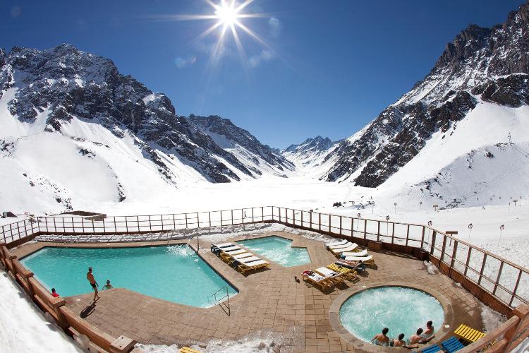 A Laguna congelada, vista da piscina do Ski Portillo  - Divulgação - Divulgação