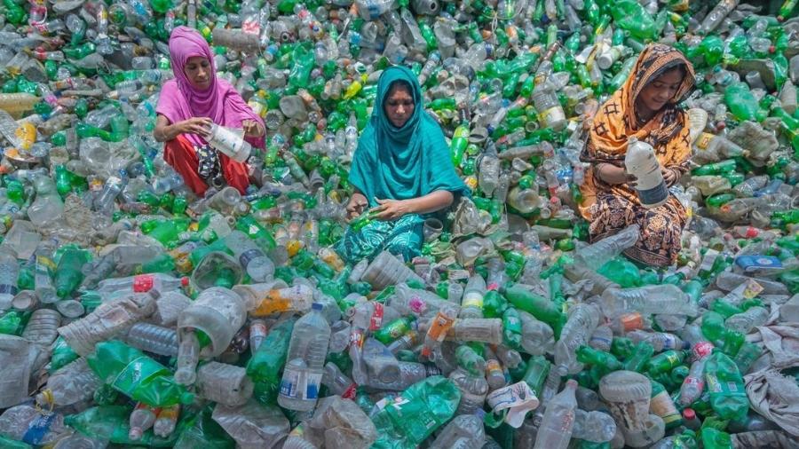 O mito tóxico e fracassado da reciclagem de plástico - Deutsche Welle