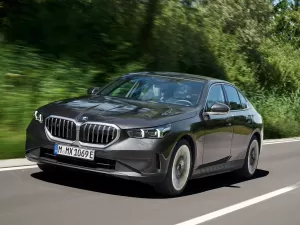 Por que novo BMW Série 5 híbrido é tão mais barato do que versão elétrica