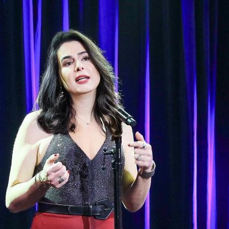 Ale McHaddo: comediante apresenta o stand up 'Transbordando' Ale McHaddo: comediante apresenta o stand up 'Transbordando'