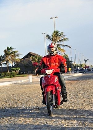 Para muitos o ciclomotor é a melhor opção para substituir transporte público - Infomoto - Infomoto