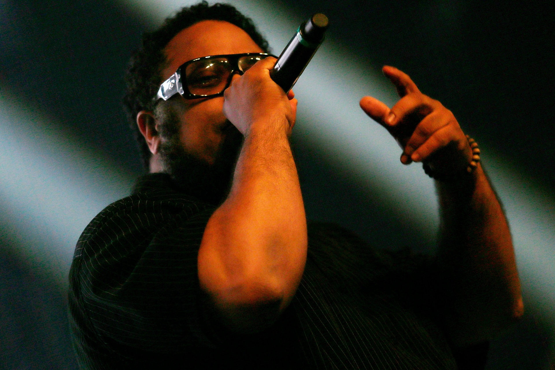 3.dez.2015 -Formado por Marcelo D2, BNegão, Rafael Crespo, Pedrinho e Formigão, o grupo cantou sucessos como "Mantenha O Respeito", "Contexto", "A Culpa É De Quem?", "Zerovinteum", "Queimando Tudo" e "Legalize Já" - Flávio Florido /UOL