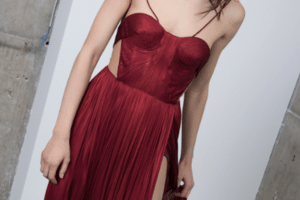  Marina Ruy Barbosa usou o mesmo modelo mas de outra cor - Reprodução - Reprodução