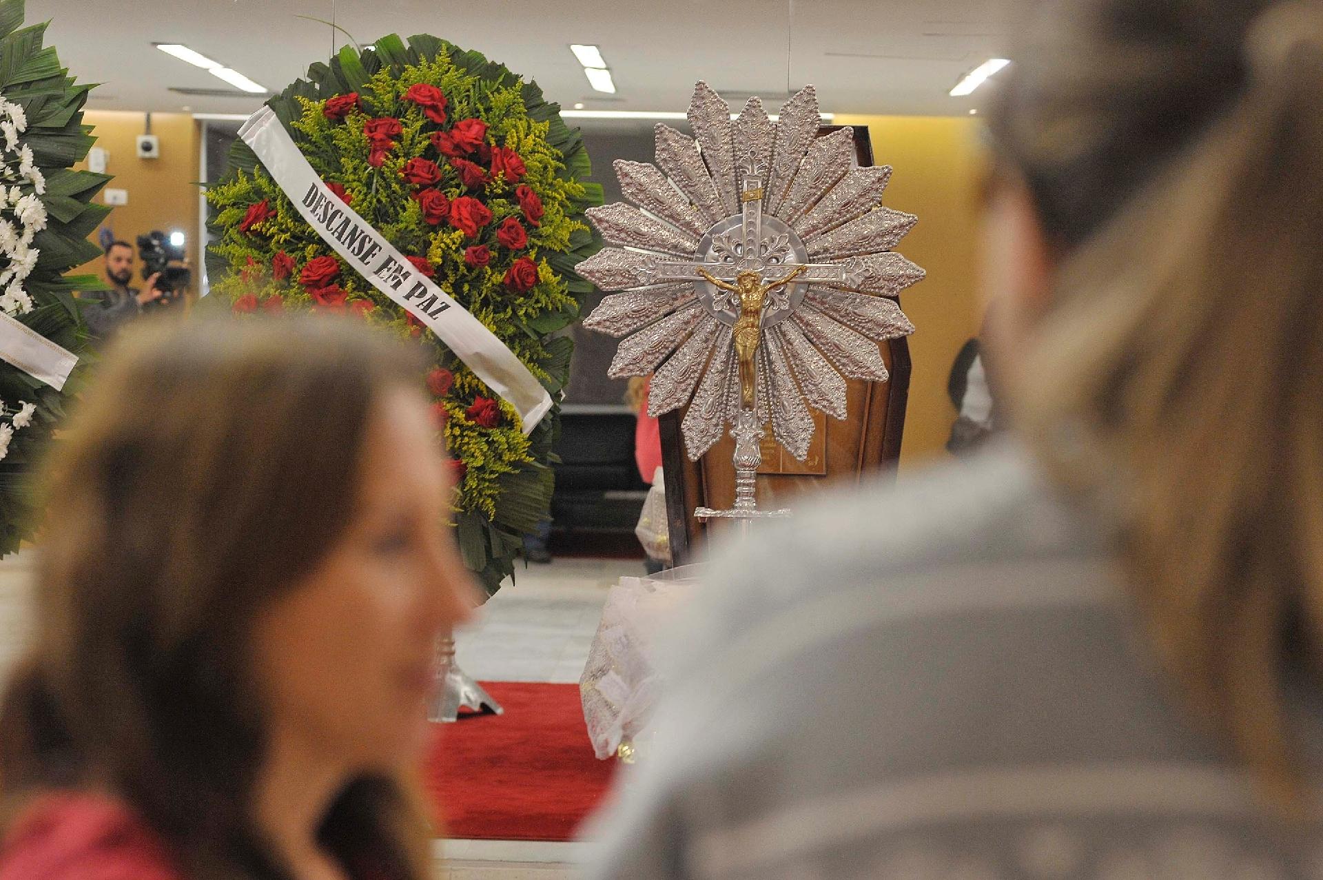 Amigos e familiares comparecem ao velório de Kid Vinil na Assembleia Legislativa de Sao Paulo - Reinaldo Canato/UOL