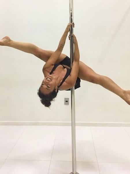 Dani Suzuki se arrisca no pole  - Reprodução / Instagram
