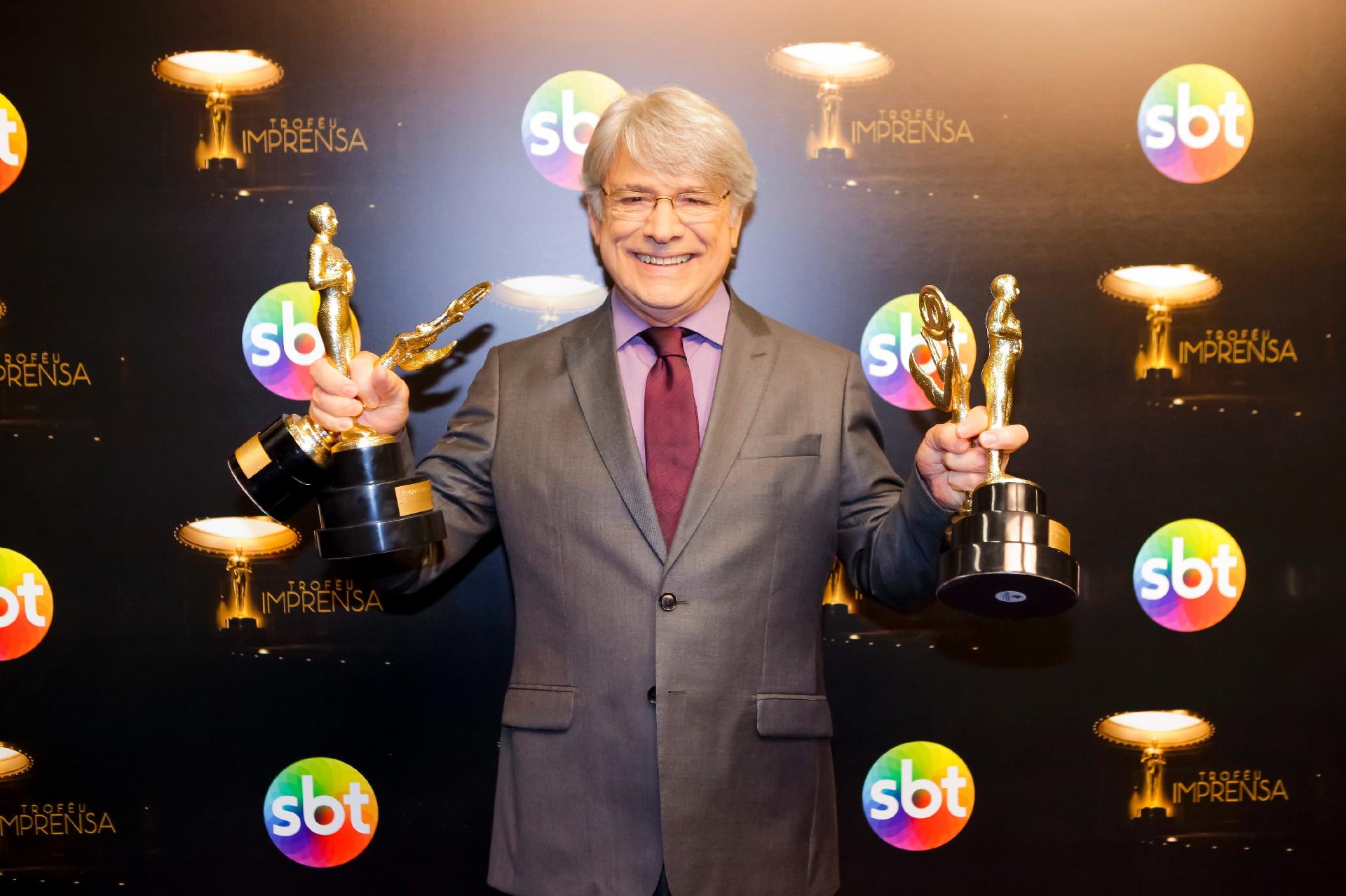 Sergio Chapelin recebe duas estatuetas do Troféu Imprensa e duas do Troféu Internet pelo "Globo Repórter" - Gabriel Cardoso/SBT