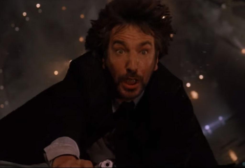 Alan Rickman em cena de "Duro de Matar" (1988) - Reprodução