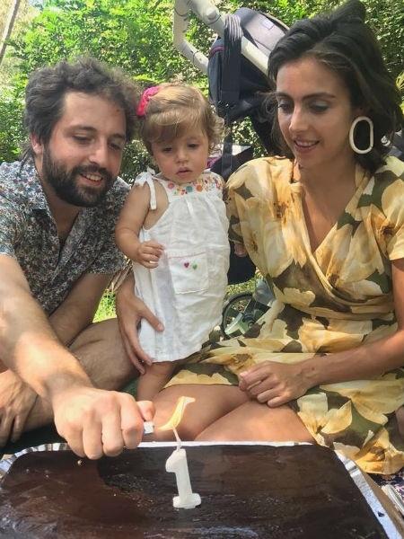 Gregorio Duvivier e a mulher, Giovanna Nader, com a filha, Marieta - Reprodução/Instagram