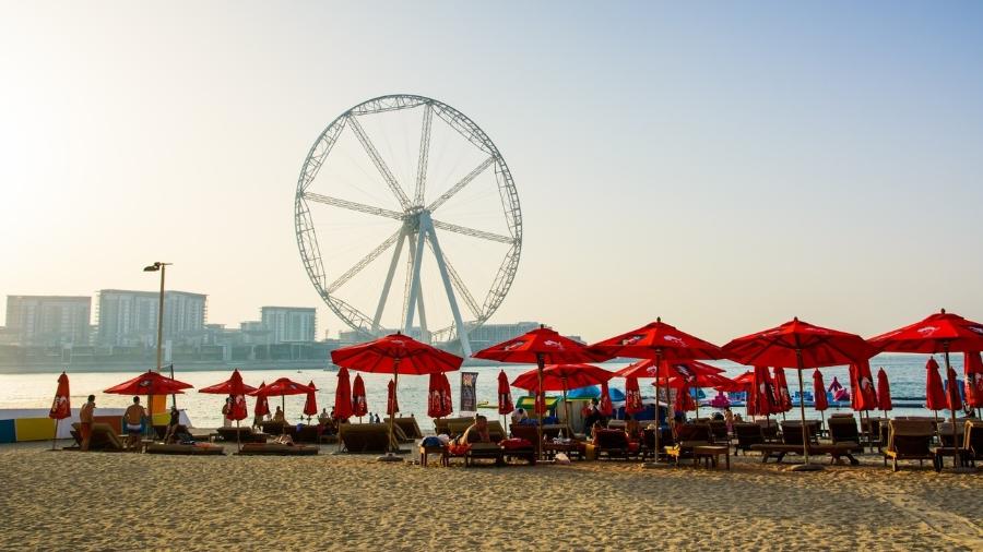 Guarda sóis na praia JBR, em Dubai - iStock