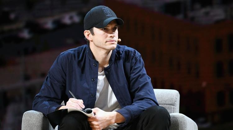 9.jan.2019 - Ashton Kutcher durante evento em Los Angeles, Califórnia