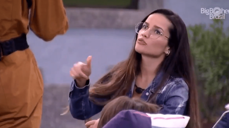 BBB 21: Juliette fala com Karol Conká no jardim - Reprodução/Globoplay - Reprodução/Globoplay