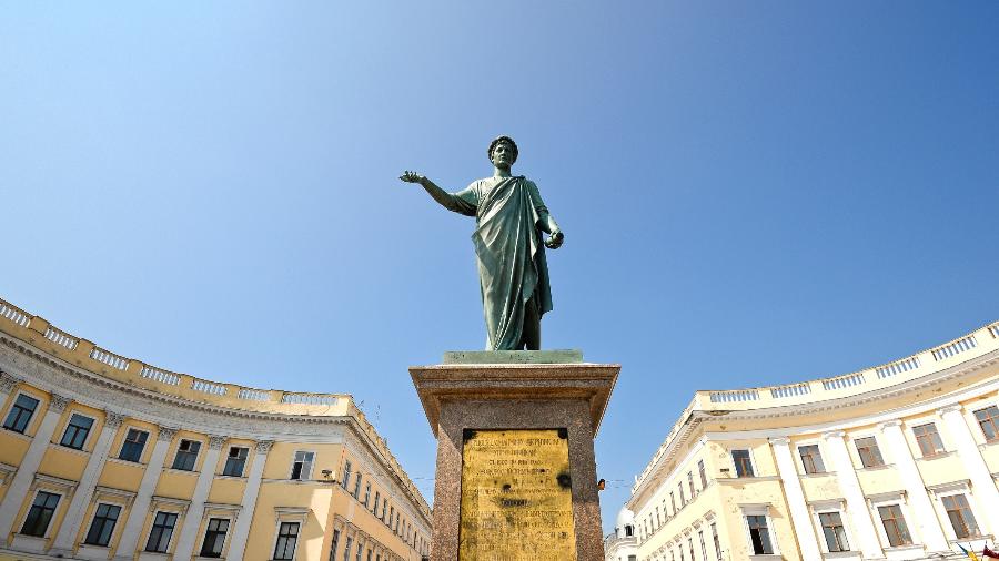 Monumento histórico em homenagem ao duque de Richelieu em Odessa, uma das obras que ucranianos tentam proteger - esvetleishaya/Getty Images
