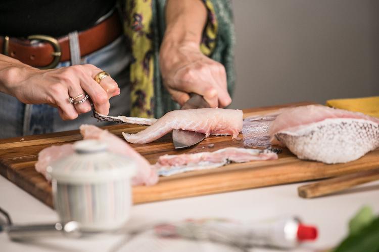 Como tirar a pele de peixe - Keiny Andrade/ysoke - Keiny Andrade/UOL