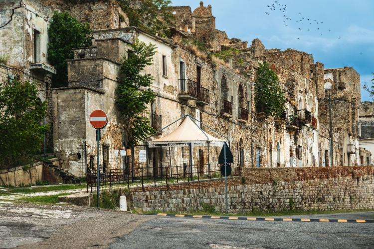 Ruas de Craco totalmente vazias - undefined undefined/Getty Images/iStockphoto - undefined undefined/Getty Images/iStockphoto