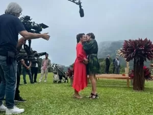 'Vai na Fé': Regiane Alves compartilha bastidores de último beijo Clarena