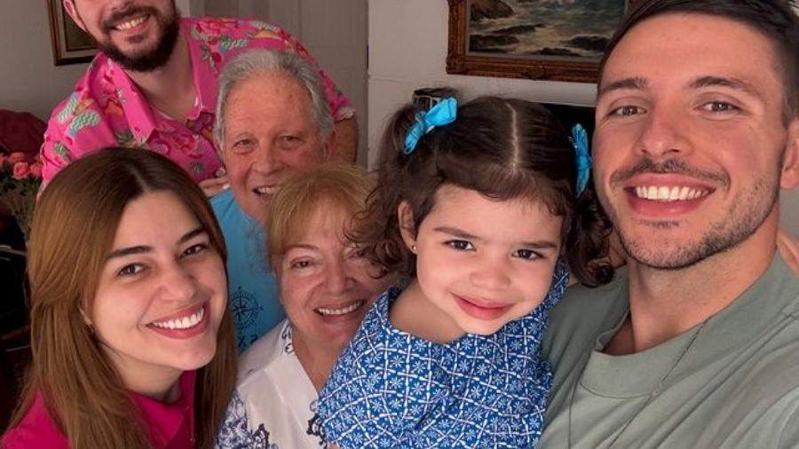 Vivian Amorim celebra aniversário do ex-marido, Leo Hirschmann