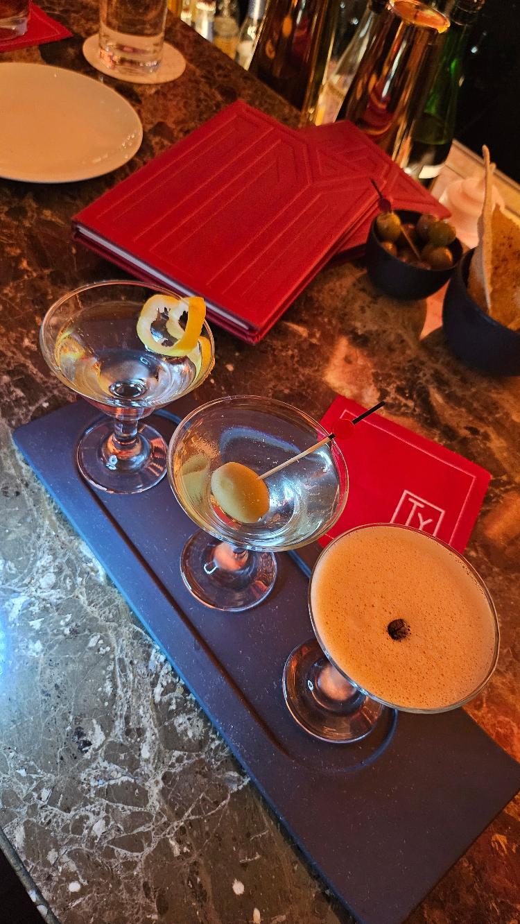 Trio de Martinis, do Ty Bar no Four Seasons New York Trio de Martinis, do Ty Bar no Four Seasons New York