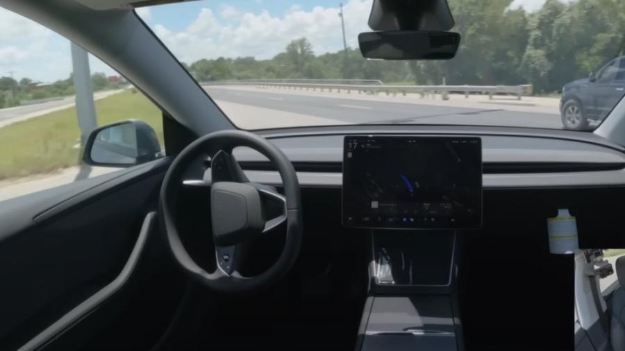 Tesla Model Y dirige sozinho para casa de proprietário após compra Tesla Model Y dirige sozinho para casa de proprietário após compra