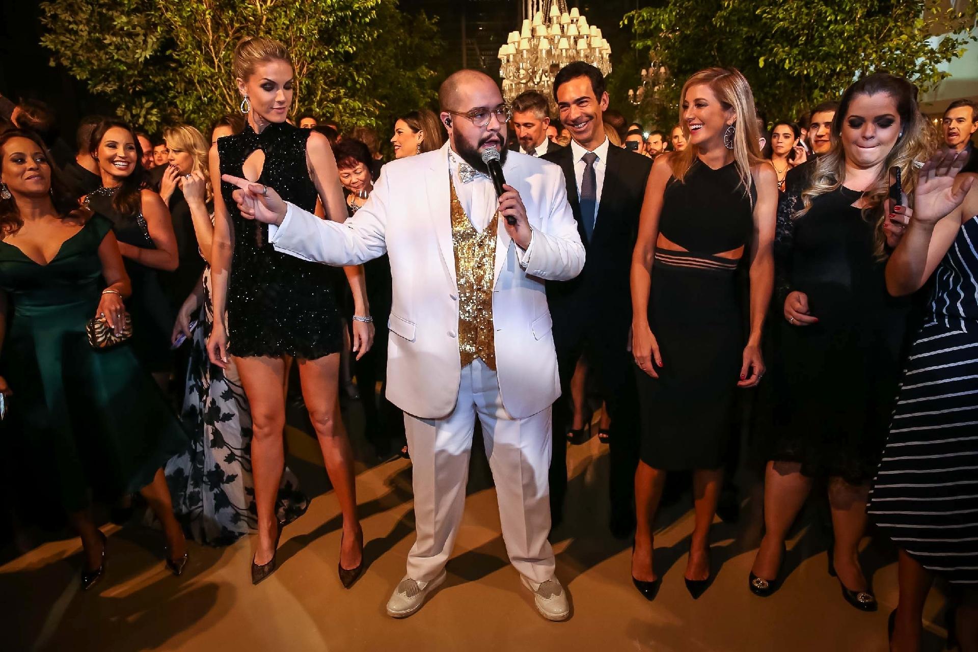 Tiago Abravanel canta na festa de 15 anos da marca de óculos de Ana Hickmann em São Paulo - Raphael Castello/AgNews