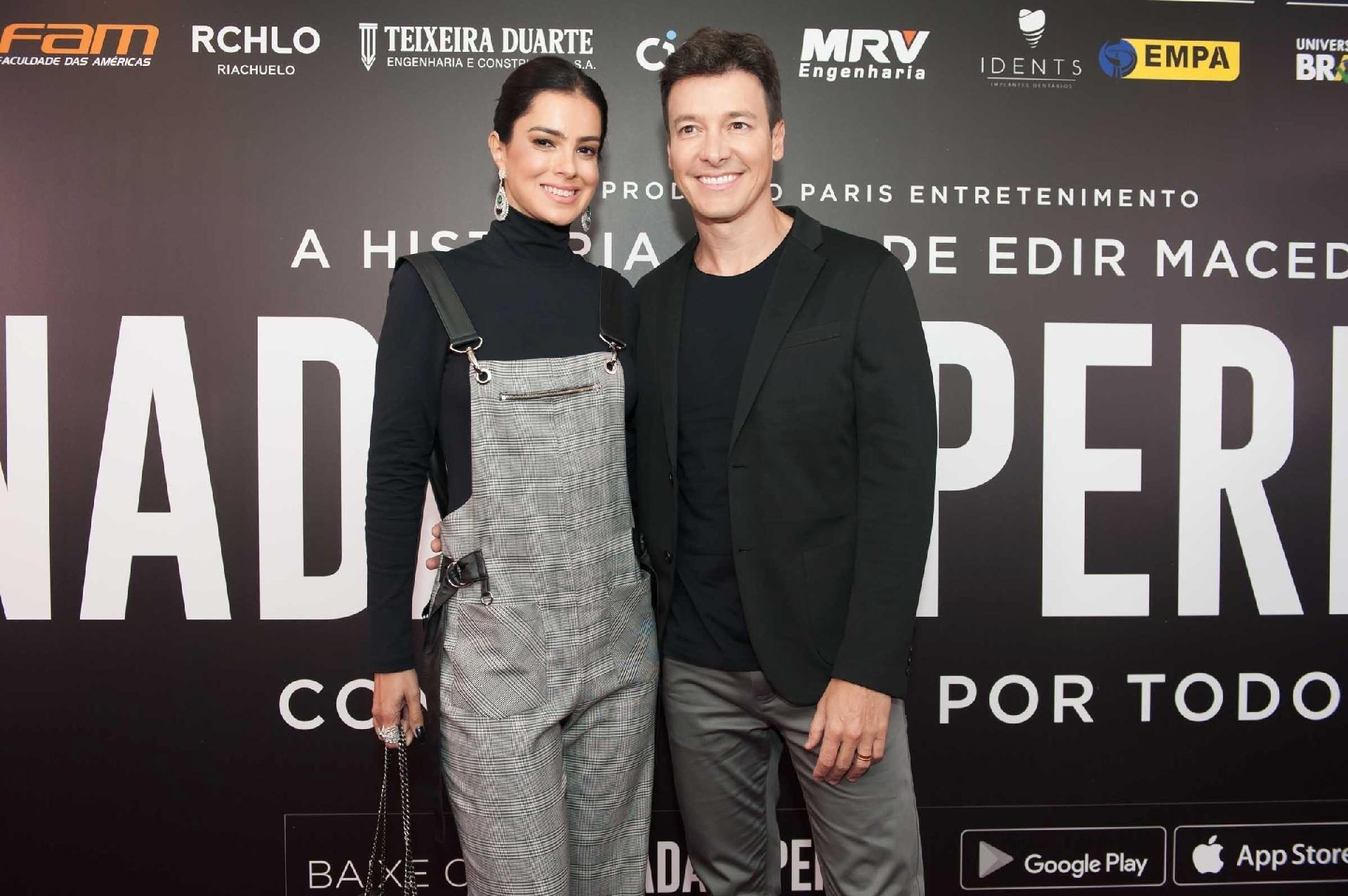 Rodrigo Faro e Vera Viel vão à pré estreia do filme "Nada a Perder - Contra Tudo. Por Todos", cinebiografia autorizada do bispo evangélico Edir Macedo, no Teatro Bradesco, no bairro da Pompeia, zona oeste de São Paulo - Samuel Chaves/Brazil News
