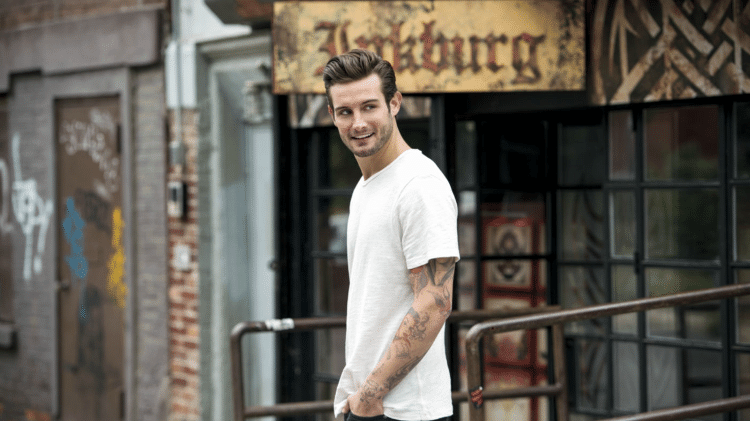Nico Tortorella em cena de "Younger" - Reprodução - Reprodução
