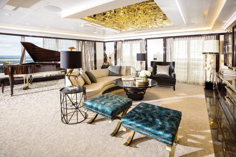 Interior da Regent Suite, a maior acomodação do navio Seven Seas Explorer, com 360 m²: empresa tem o melhor serviço de luxo