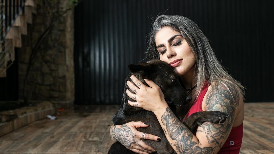 Vanessa Mesquita é veterinária e tem uma ONG de apoio e defesa aos animais - Keiny Andrade/UOL