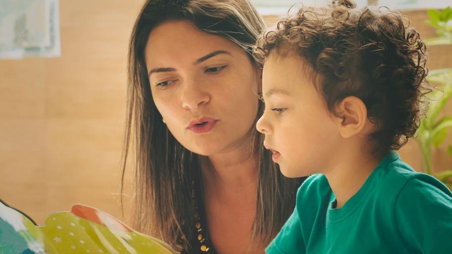 Leitura em família: livros ajudam mães - Giselleflissak/Getty Images/iStockphoto