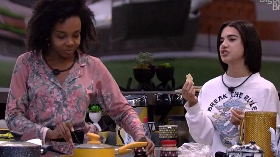 BBB 20: Thelma e Manu não conseguem dormir e vão comer - Reprodução/Globo