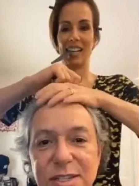 Ana Furtado corta o cabelo de Boninho - REPRODUÇÃO/INSTAGRAM