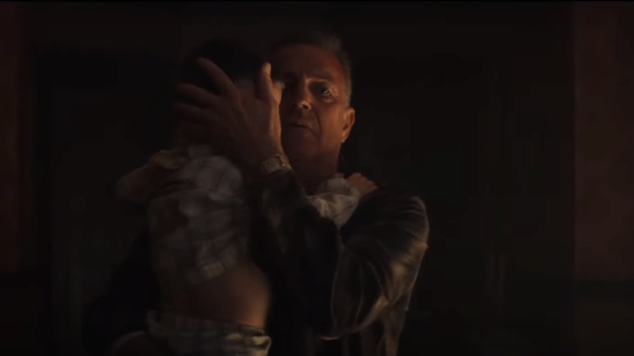 Kevin Costner tenta proteger o neto em cena do trailer de "Let Him Go" - Reprodução/YouTube