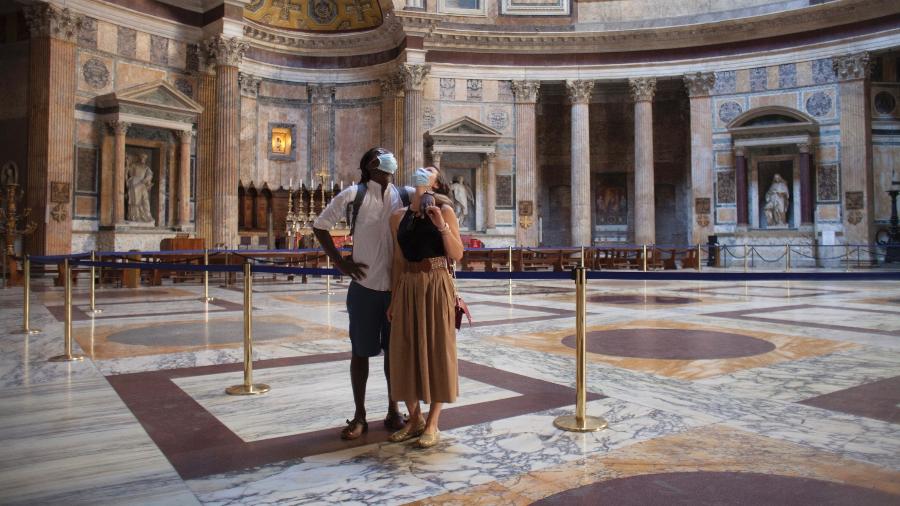 Turistas visitam Pantheon, em Roma, durante pandemia - Kathrin Ziegler/Getty Images