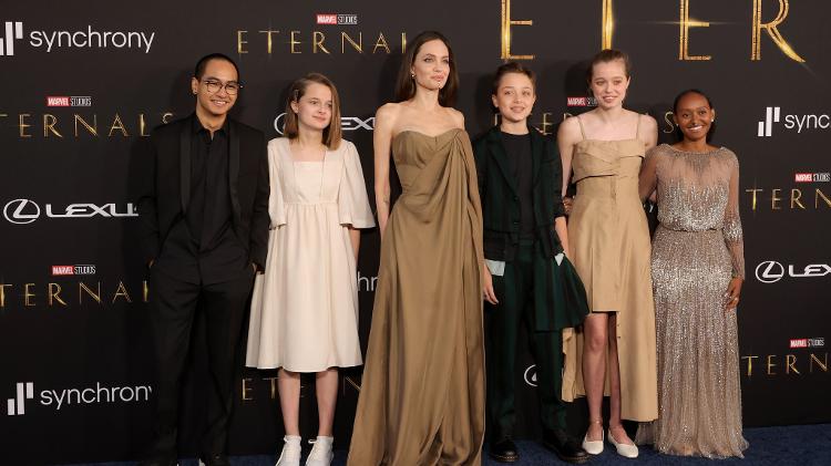 Angelina Jolie posou com os filhos em pré-estreia de "Eternos"