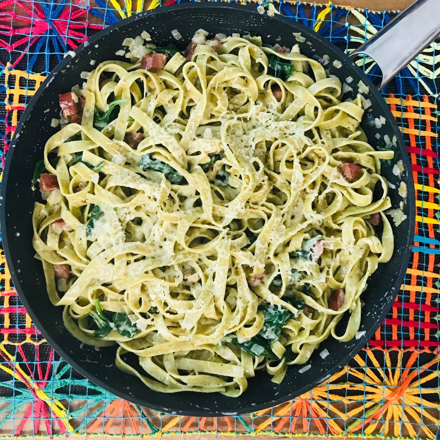 Receita de macarronada: talharim gratinado com gorgonzola e