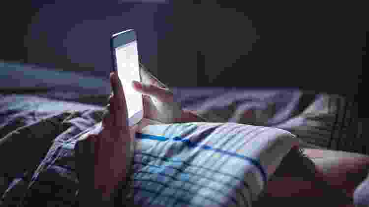 usando celular antes de dormir - iStock - iStock