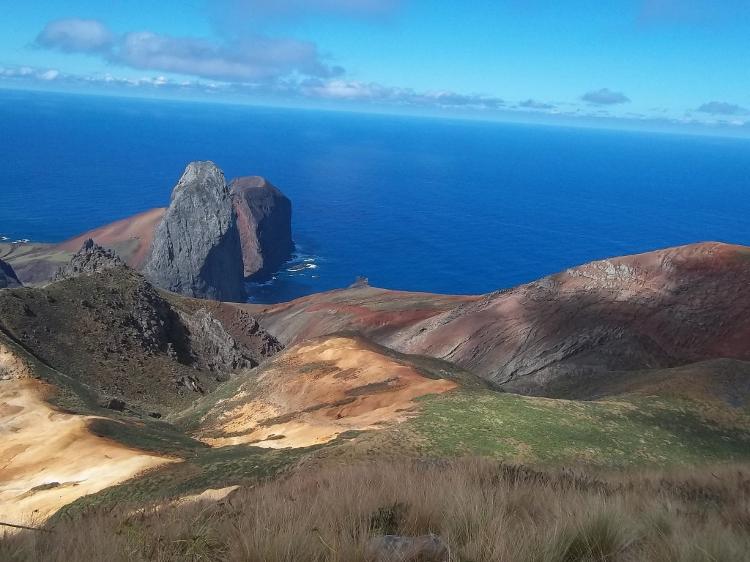 Ilha de Trindade mar e rochas - Vitogustavo/WikiCommons - Vitogustavo/WikiCommons