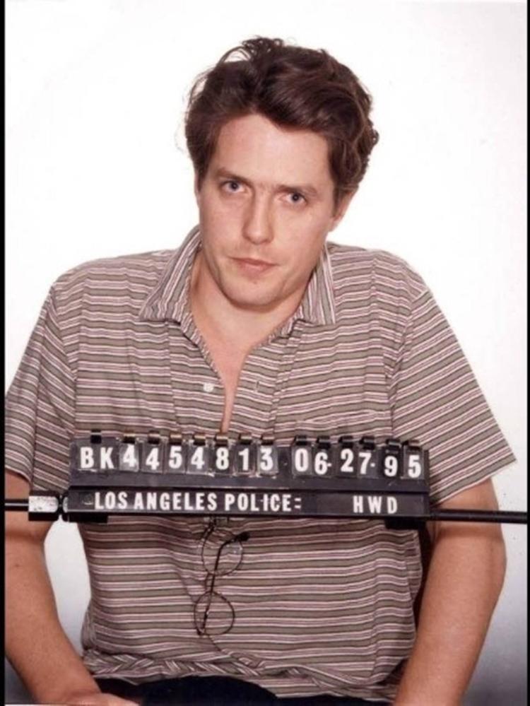 Hugh Grant: Ator foi preso nos anos 90 ao ser pego transando em um carro