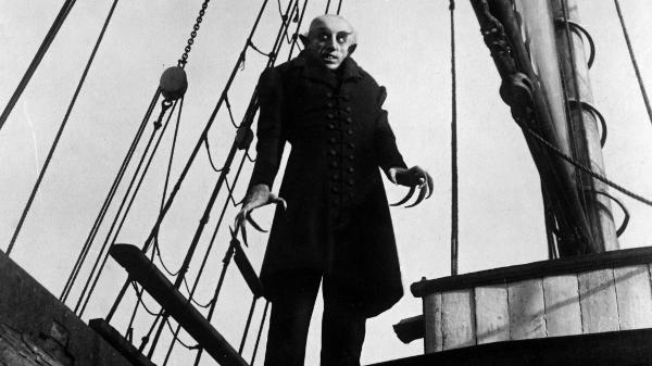 Max Schreck interpreta o vampiro na versão de 