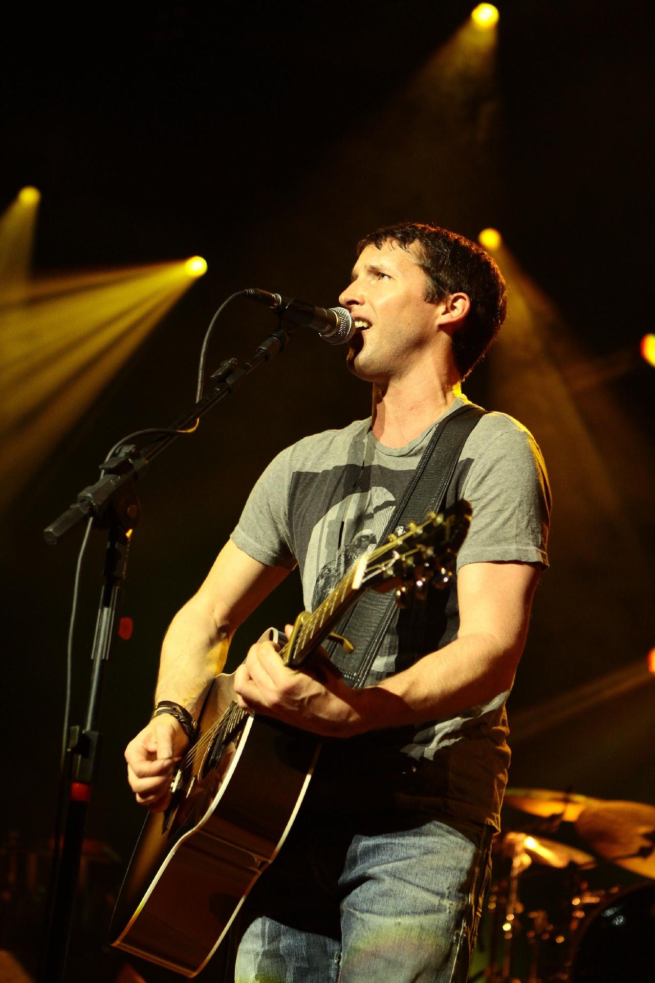 James Blunt durante show no Teatro do Sesi, em Porto Alegre (16/01/2012) - Divulgação