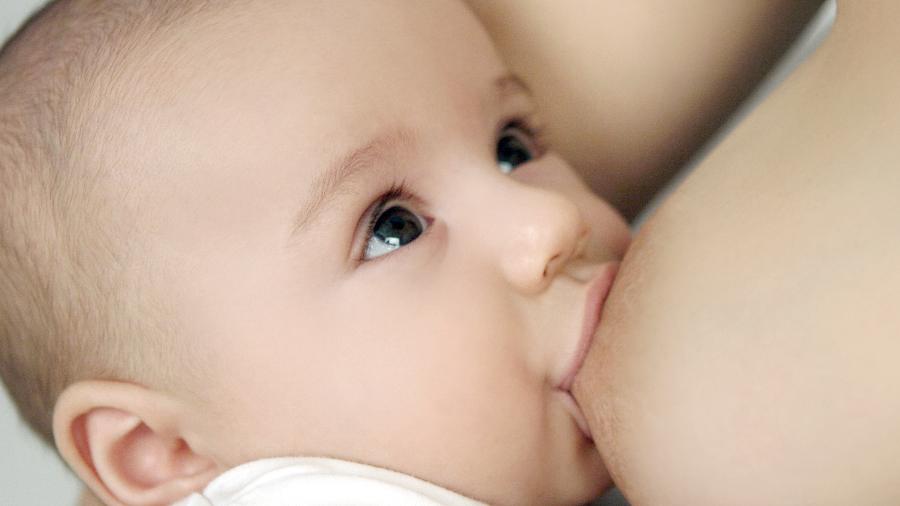 Segundo o secretário de Saúde do Rio, não há restrição de idade da criança que a mãe amamenta - Thinkstock