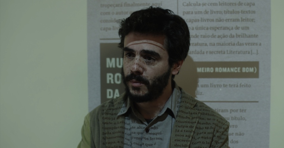 24.mai.2013 - O ator argentino Javier Drolas em cena de "A Menina sem Qualidades", série da MTV Brasil