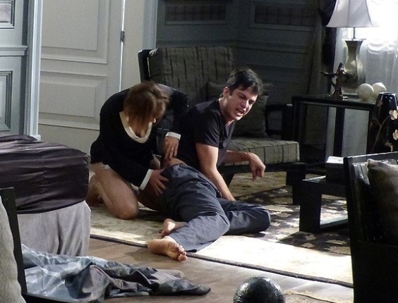 Em "Amor à Vida", Jonathan faz armadilha e Félix leva o maior tombo
