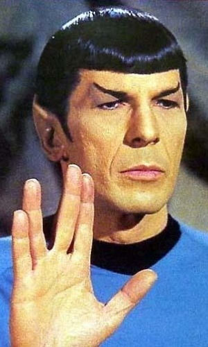 Spock - Não confunda o Spock. É um insulto tão grande achar que ele está em "Star Wars" que não seria possível consertar a gafe nem se você construísse um sabre de luz com as próprias mãos. Spock é um mistura de humano com vulcano, uma das raças alienígenas de "Star Trek", e o rosto mais famoso de "Star Trek". Você nunca vai ver Spock conversando ou lutando com o Mestre Yoda -- pelo menos não nos filmes lançados por cada uma das franquias até agora - Reprodução