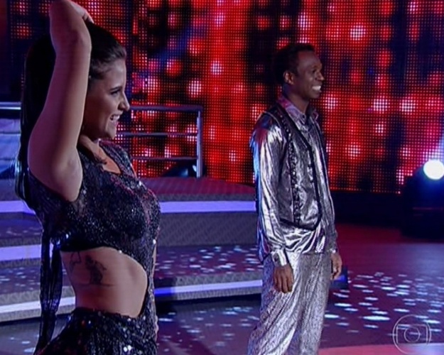26.mai.2013 - Edílson e Lidiane Rodrigues dançam "Let's Dance", de Donna Summer, no quadro "Dança dos Famosos"