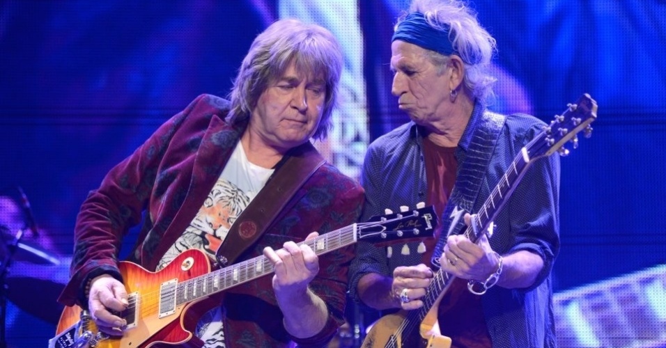 9.mai.2013 - Mick Taylor toca "(I Can't Get No) Satisfaction" com Keith Richards em show do Rolling Stones em San Jose, Estados Unidos - Reprodução/Facebook