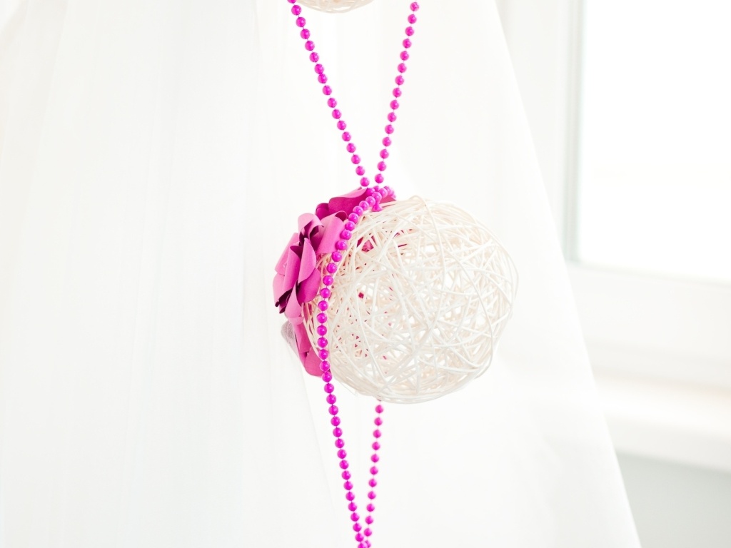 Imagem de matéria do Casamentoclick sobre como incluir a cor rosa na decoração do casamento - Thinkstock