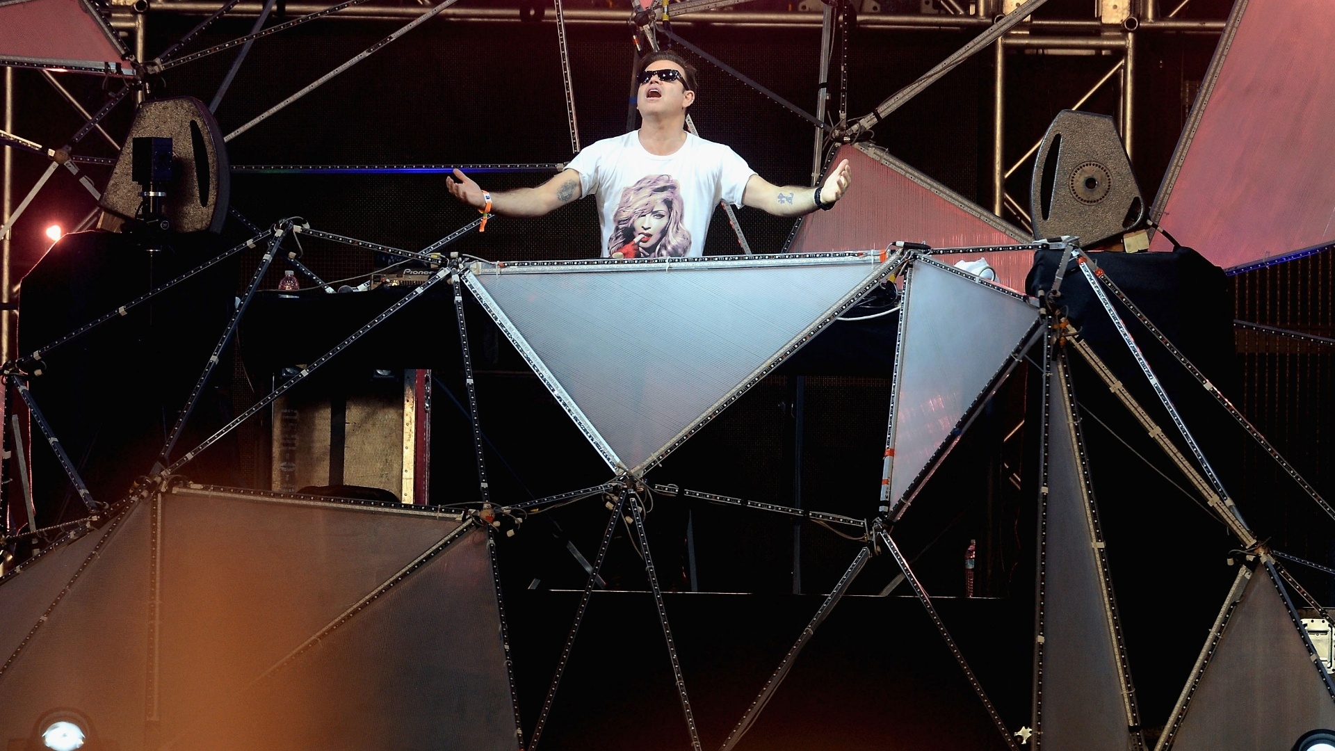 14.abr.2013 - O DJ Paul Oakenfold durante apresentação no Coachella Festival em Índio, na Califórnia - Getty Images