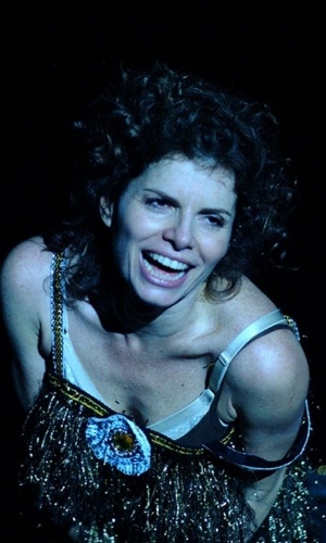 2008 - Debora Bloch em cena do da peça teatral "Brincando Em Cima Daquilo"