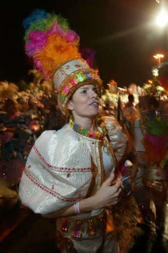 3.fev.2008 - Debora Bloch desfila na Mangueira, Carnaval carioca